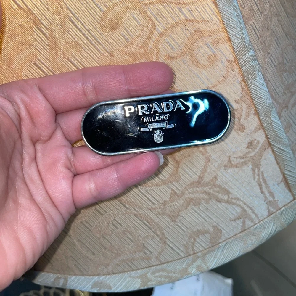 Prada - Picture 4 of 11